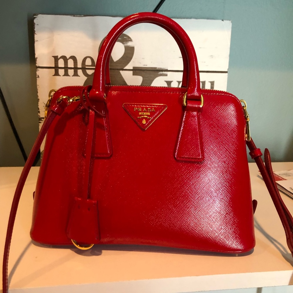 Prada promenade small red crossbody.
